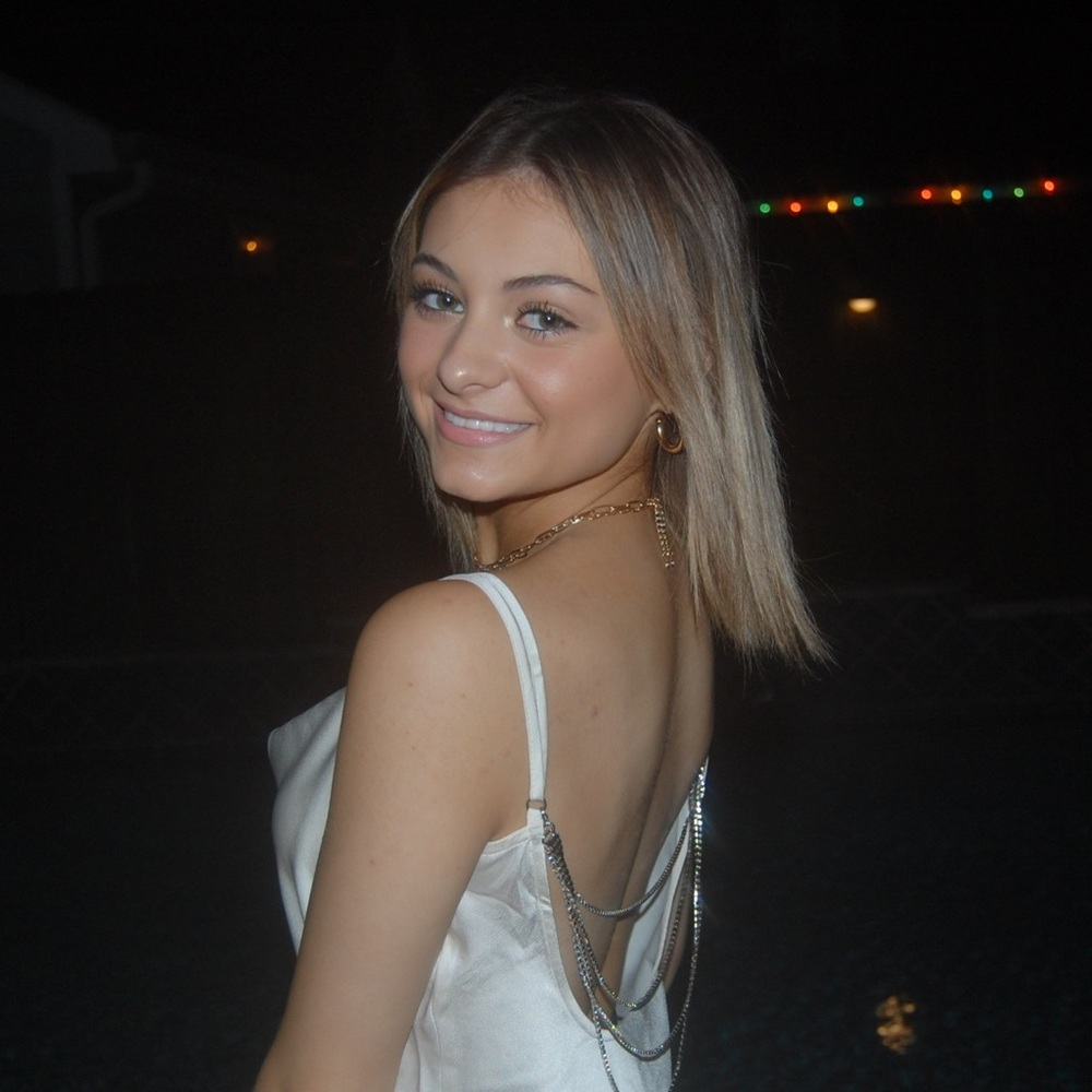 Meet your Posher, Ava